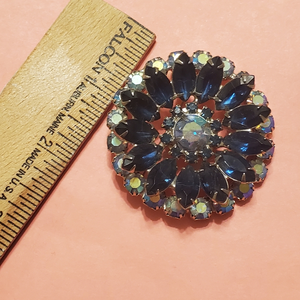 Garne Crystal Rhinestone Starburst Brooch - Picture 10 of 17